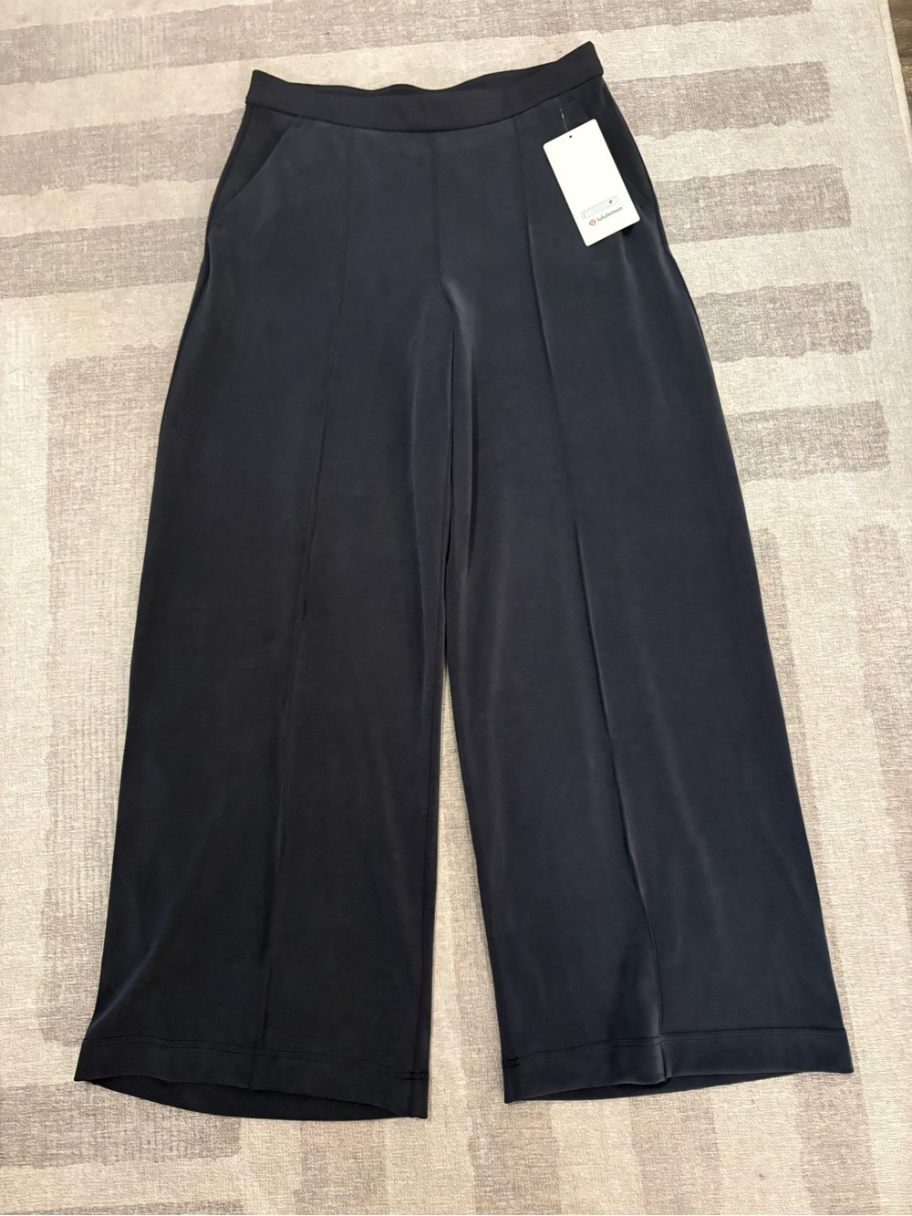 Women’s Lululemon High Rise Pintuck Wide-Leg Pant - Regular length